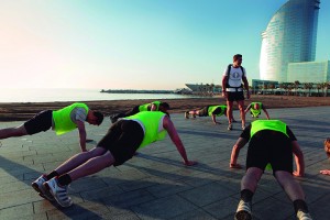 Allenamento workout in spiaggia a Barcellona