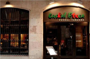 10 Bares de Tapas Económicos en Barcelona