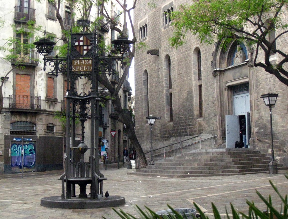La Placa Sant Pere Barcelona