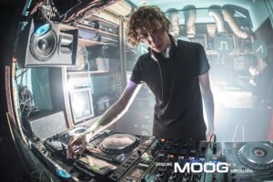 Moog Club Feiern gehen