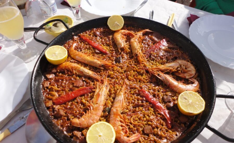 Dónde Encontrar la Mejor Paella y Marisco de Barcelona