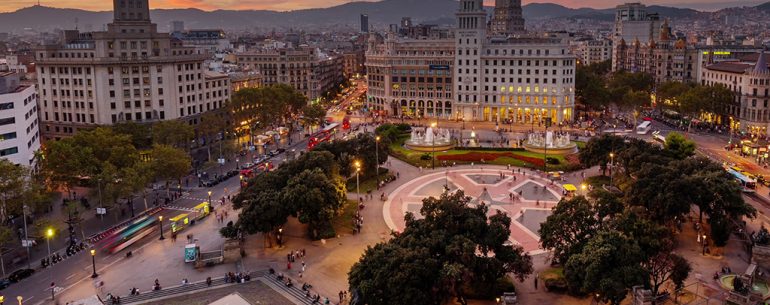 Discover Plaça de Catalunya: Barcelona&#39;s Main Square