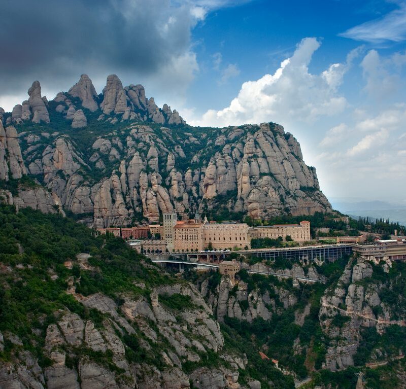 Все, что вам нужно знать о аббатстве Монтсеррат в Барселоне