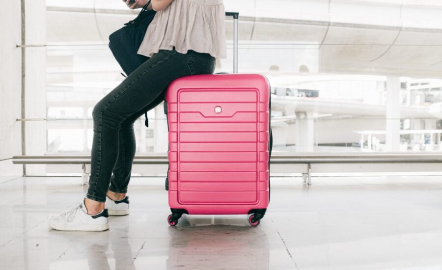 Where can I store my luggage for hours or days in Barcelona?