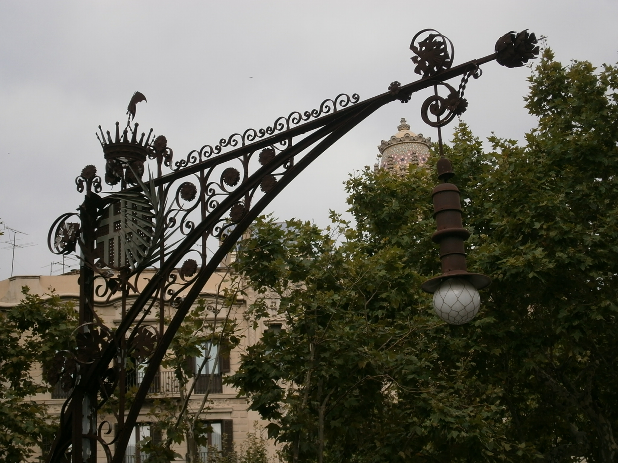 passeig de gracia lamp post