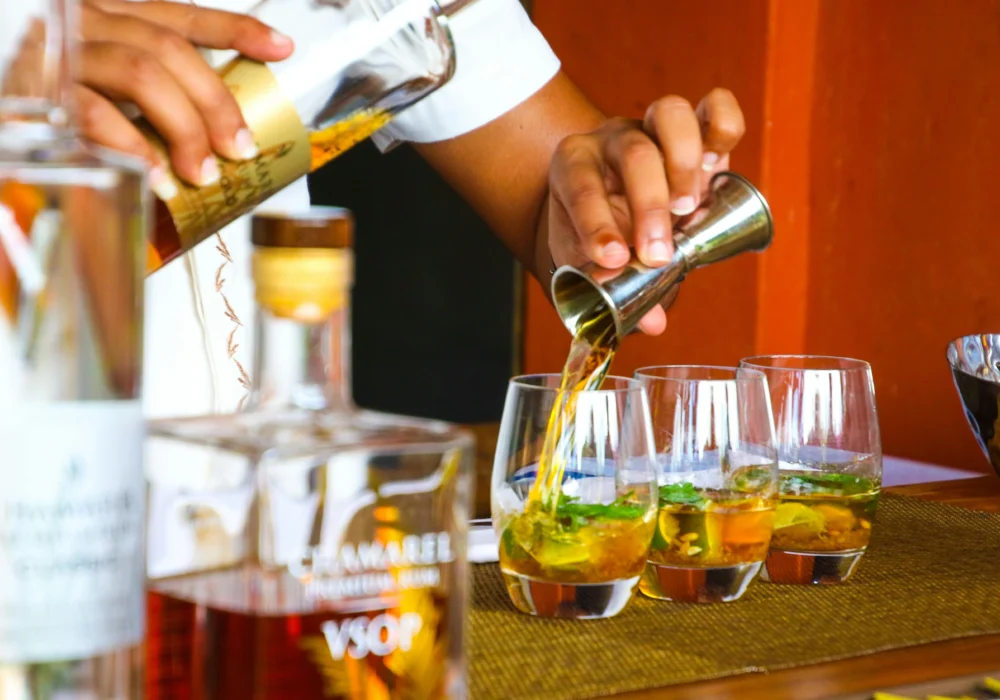 Las 10 mejores coctelerías de Barcelona: guía de autor para amantes del cóctel