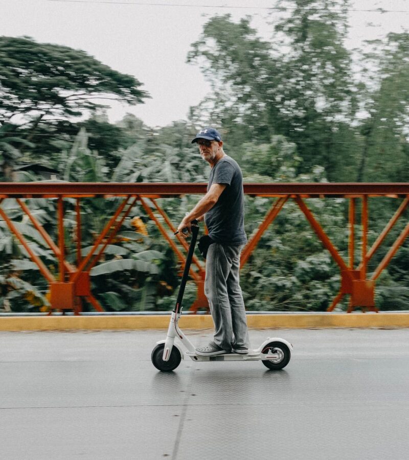 在巴塞罗那租用电动滑板车的权威指南