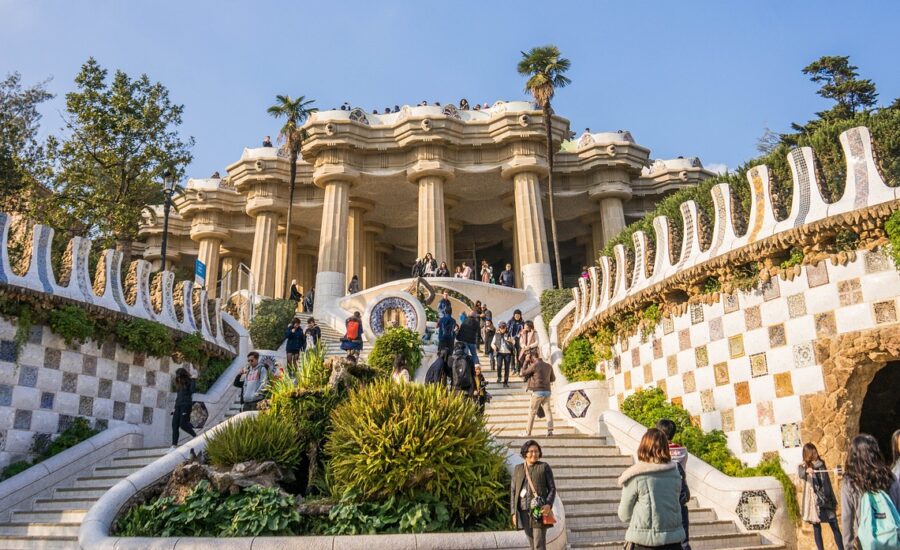 Explora el colorido parque de Barcelona: Park Güell