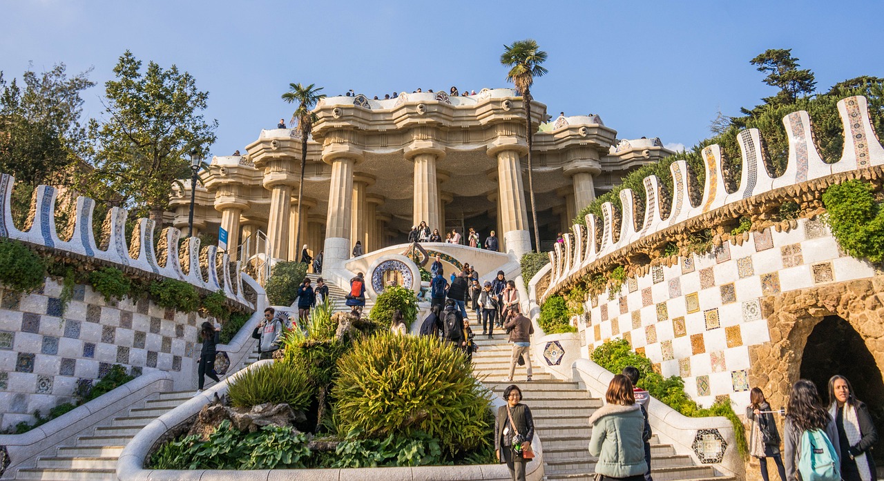 Explora el colorido parque de Barcelona: Park Güell