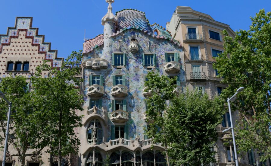 De prachtige architecturele kunstwerken van Gaudí op een rijtje