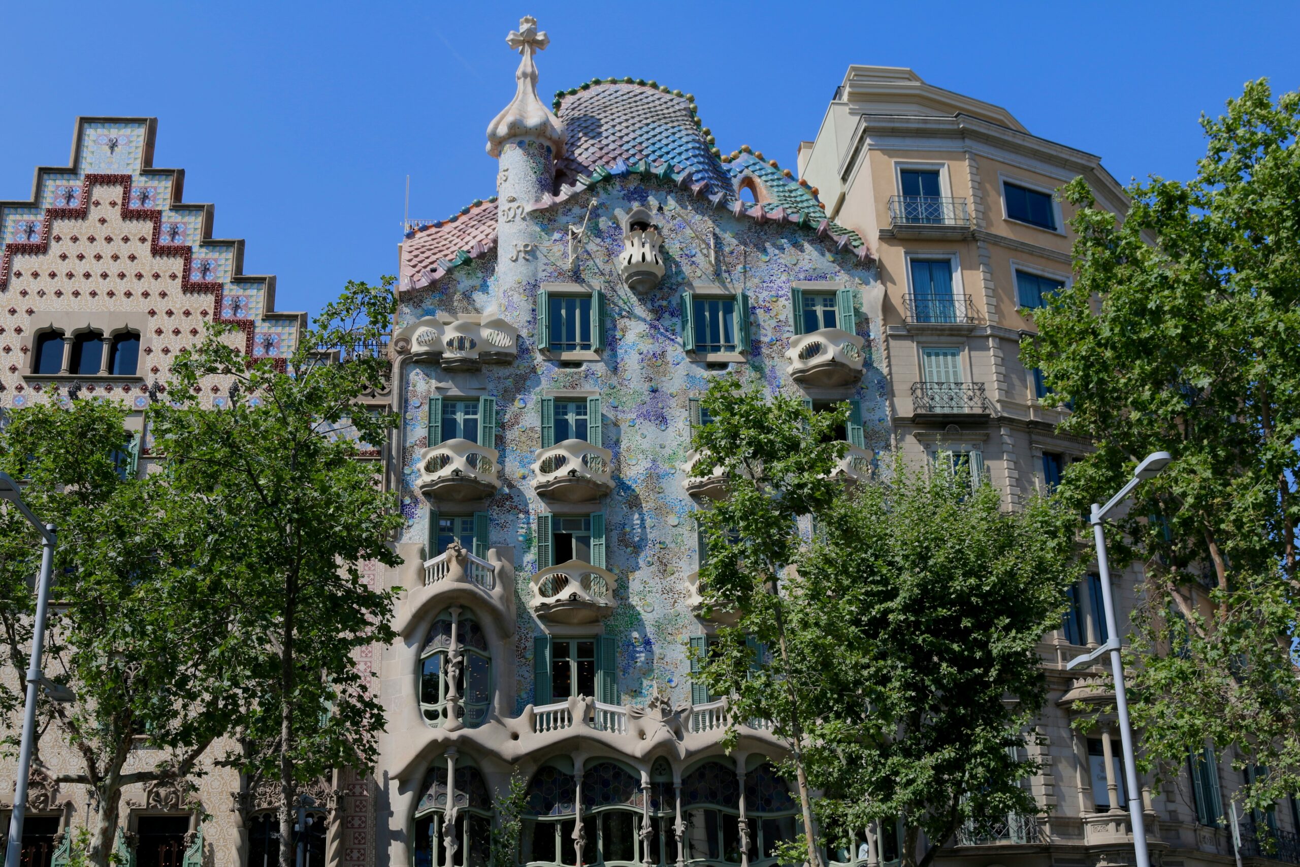 De prachtige architecturele kunstwerken van Gaudí op een rijtje