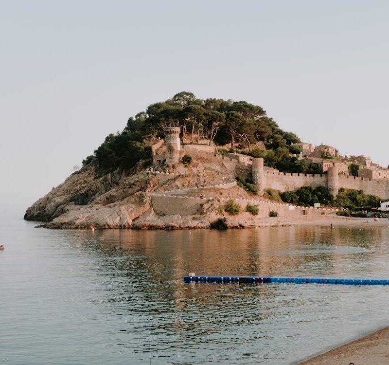 Explora los Mejores Viajes de Un Día desde Barcelona en Tren