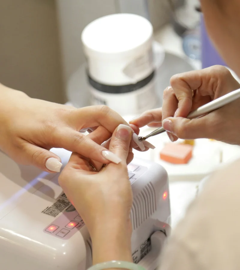 6 лучших салонов маникюра в Барселоне