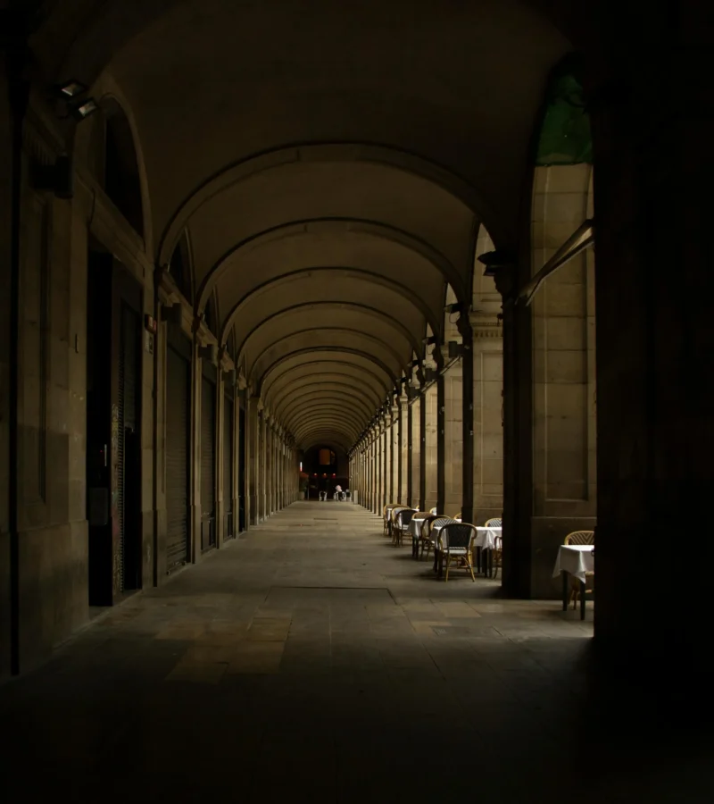 Туры по истории и самым жутким тайнам Барселоны