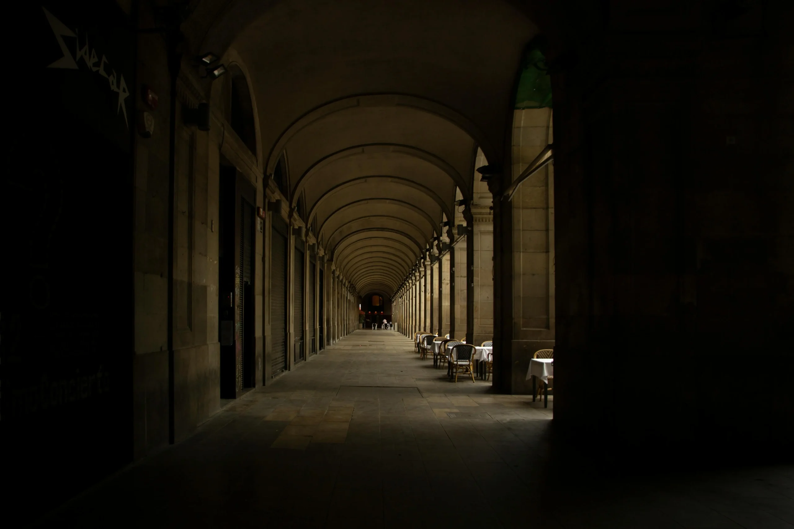 Туры по истории и самым жутким тайнам Барселоны