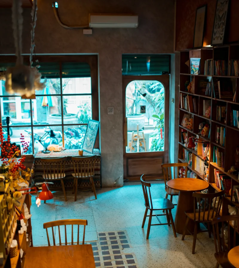La Barcelona literaria: librerías y cafés para los amantes de los libros en invierno