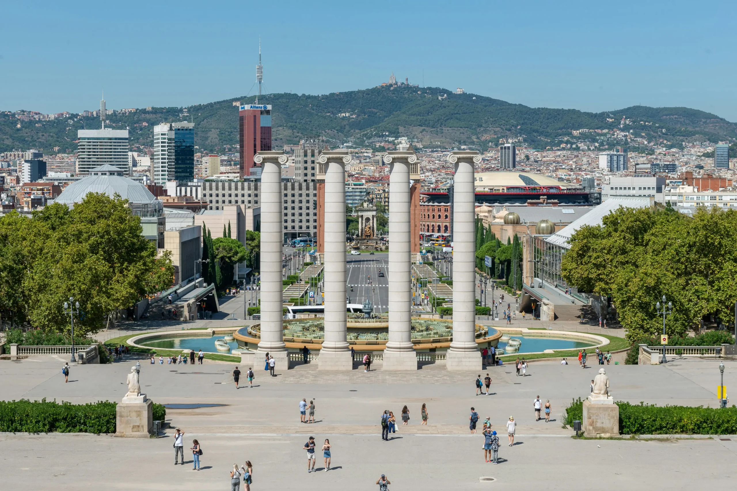 Découvrez Sants-Montjuïc : les incontournables à voir, où manger et comment en profiter pleinement