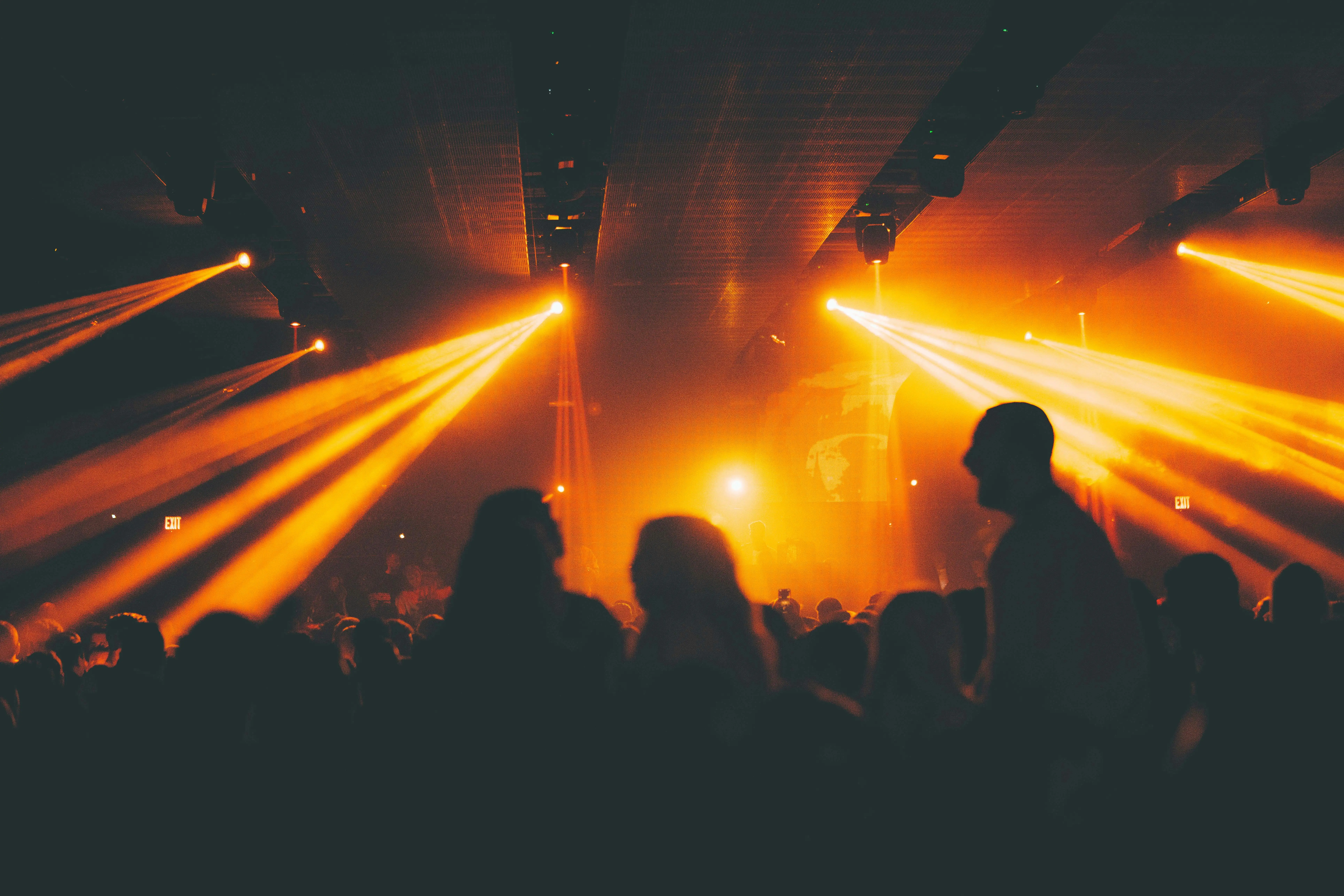 Los mejores Beach Clubs y Discotecas de Playa en Barcelona