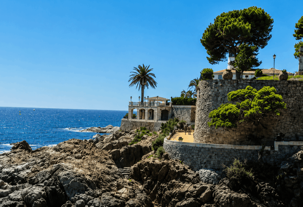 Coastal footpath with views of Costa Brava.