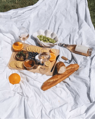 romantic picnic in Barcelona 