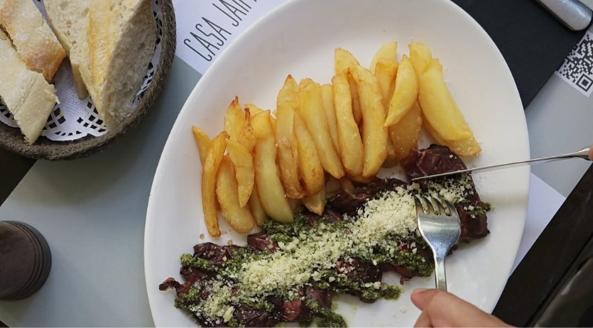 Traditional menú del día served at Casa Jaime, a local restaurant in Barcelona’s Eixample neighbourhood.